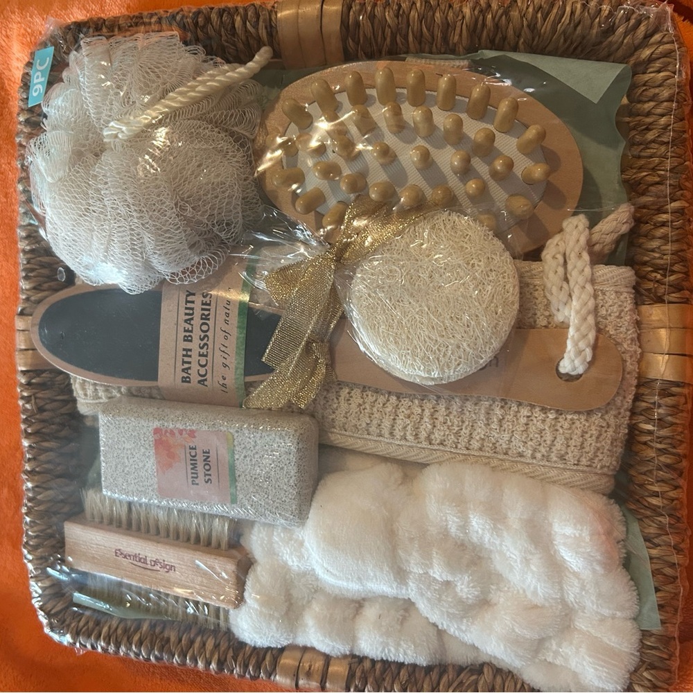 Luxury Spa Gift Basket with Bath Accessories‎